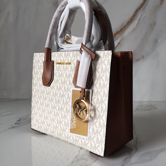 💎 Michael Kors Metal Logo Totes Silver tone hardware 💎 - Picture 2 of 5